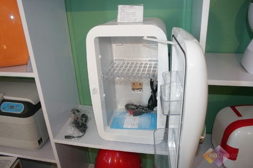 09中山小家电交易会 超可爱小冰箱引领个性化消费，化工材料创新成幕后功臣